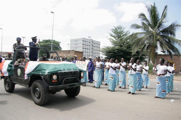 50 ans de la Côte d`Ivoire :Grand cinquantenaire, petit defile